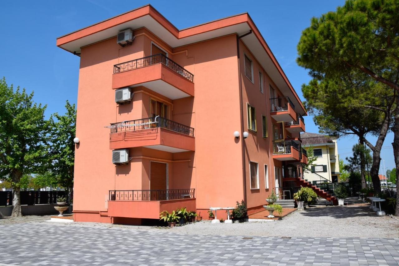 Villa Vania Family Apartments Lido di Jesolo Kültér fotó