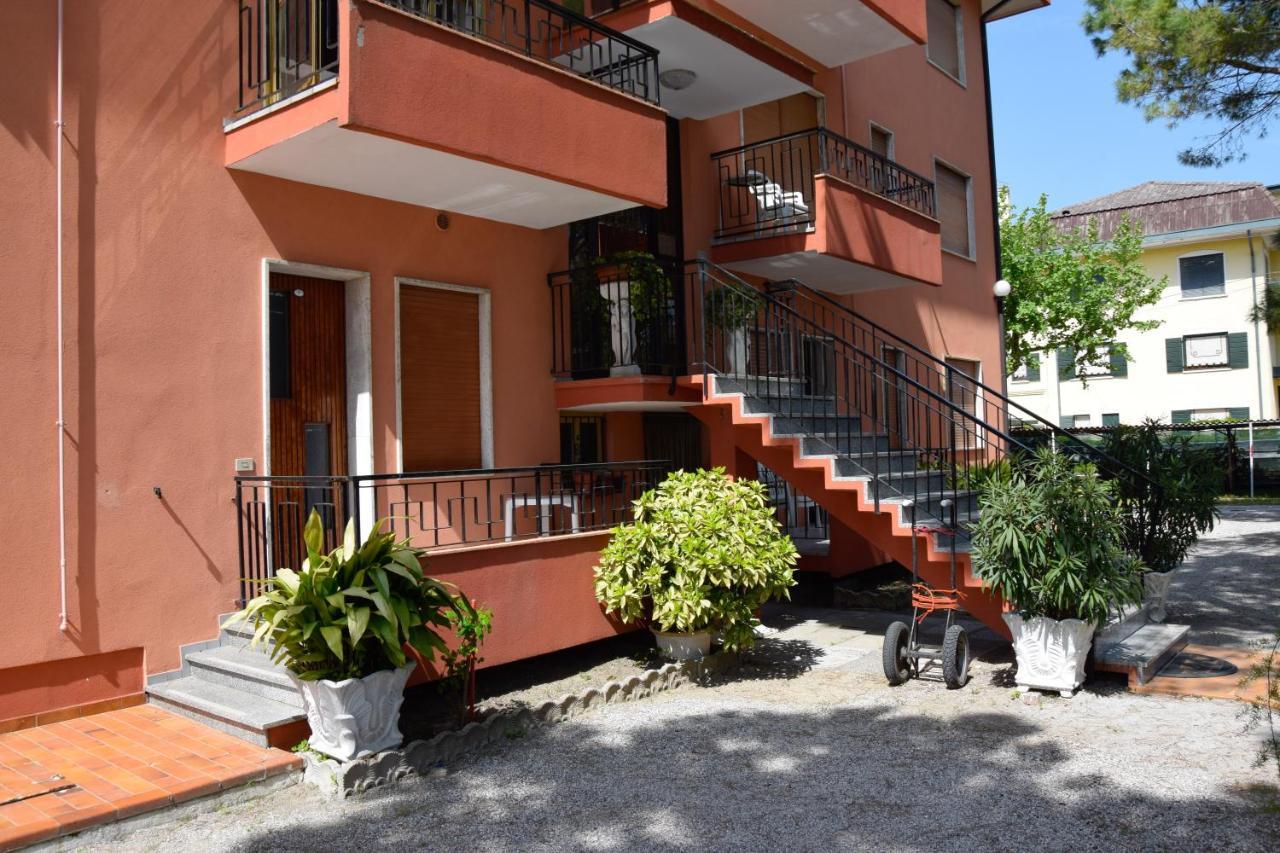 Villa Vania Family Apartments Lido di Jesolo Kültér fotó