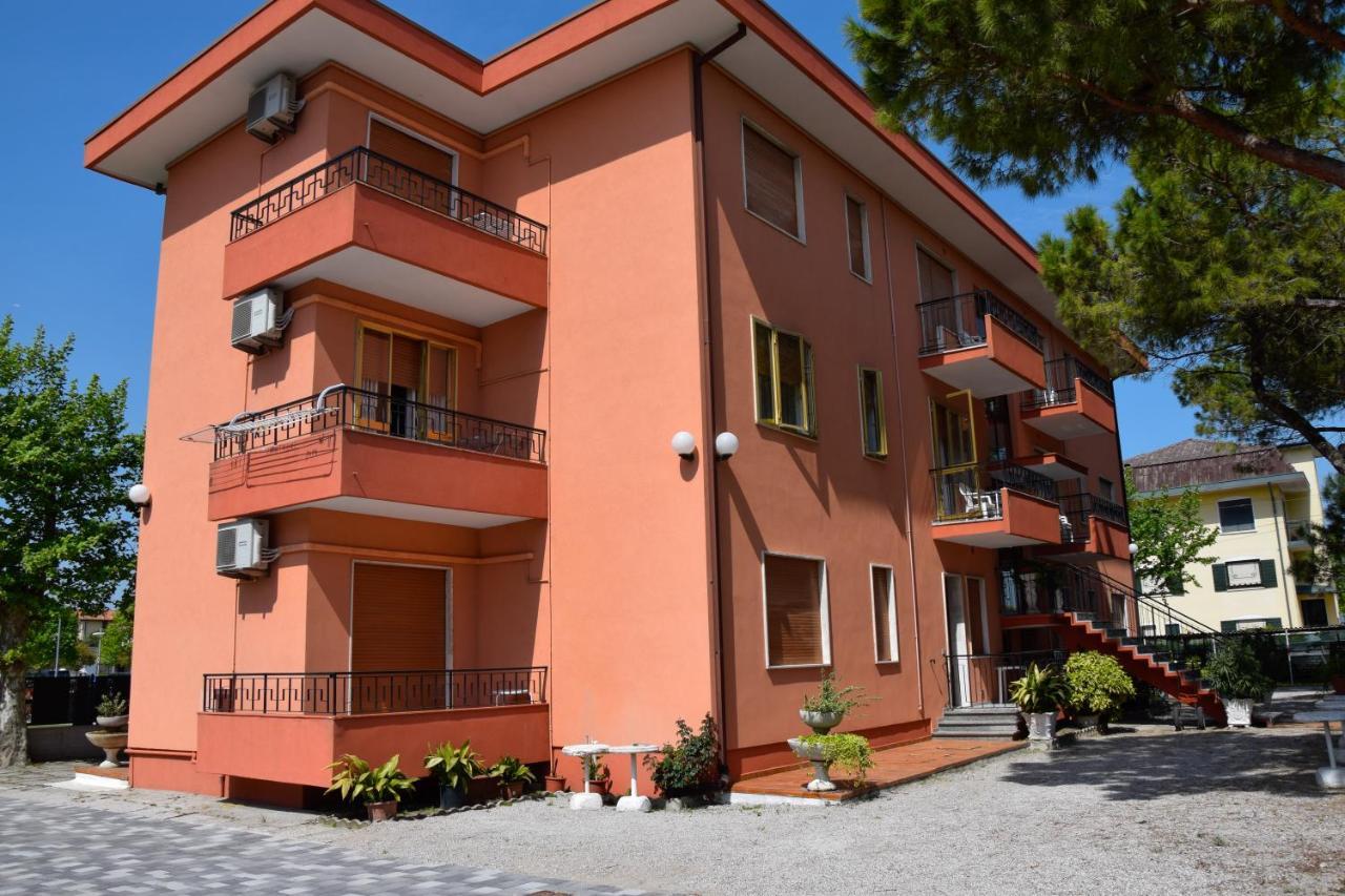 Villa Vania Family Apartments Lido di Jesolo Kültér fotó